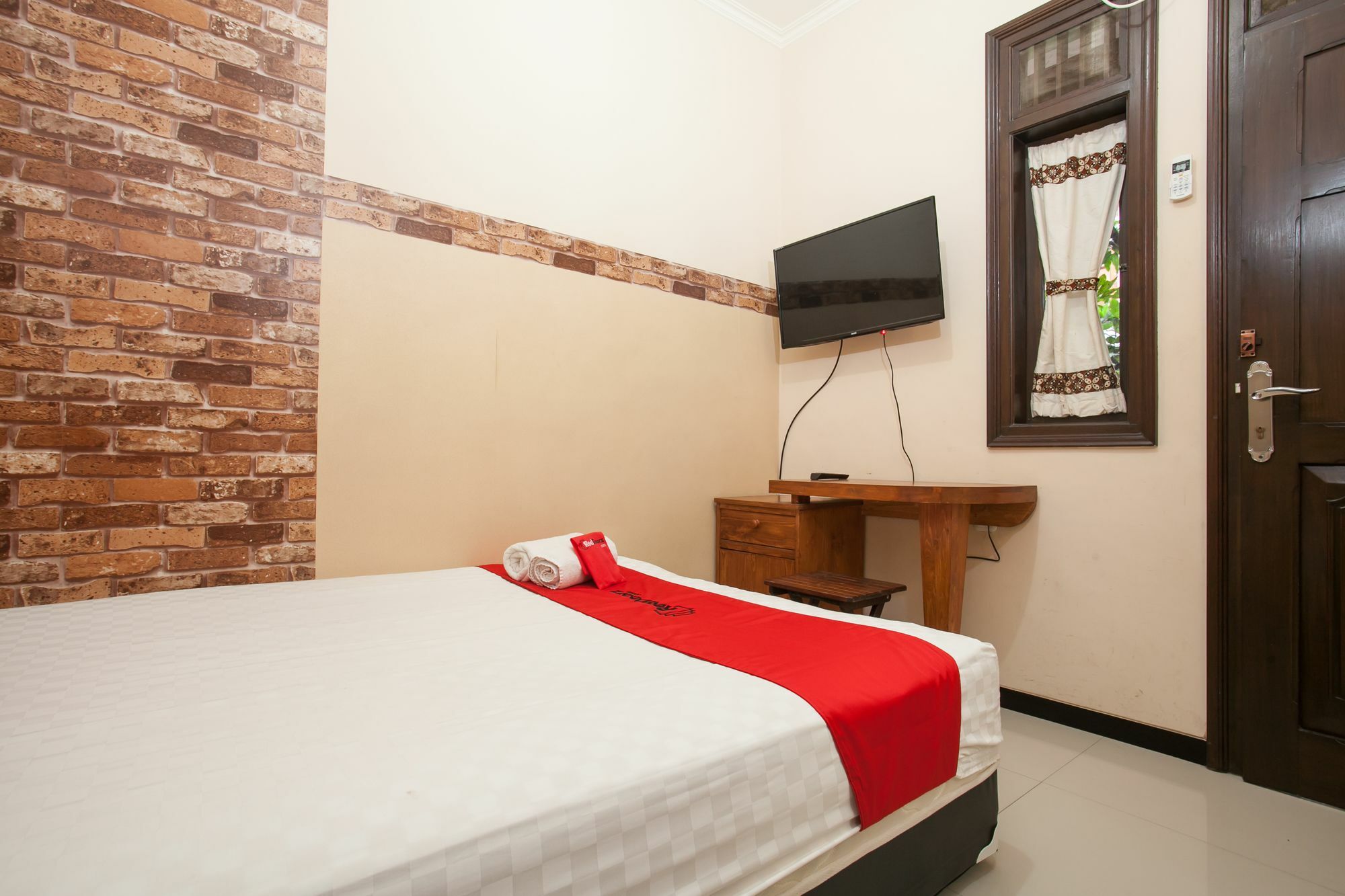 מלון Reddoorz At Omah Wetan Sawojajar מאלאנג מראה חיצוני תמונה